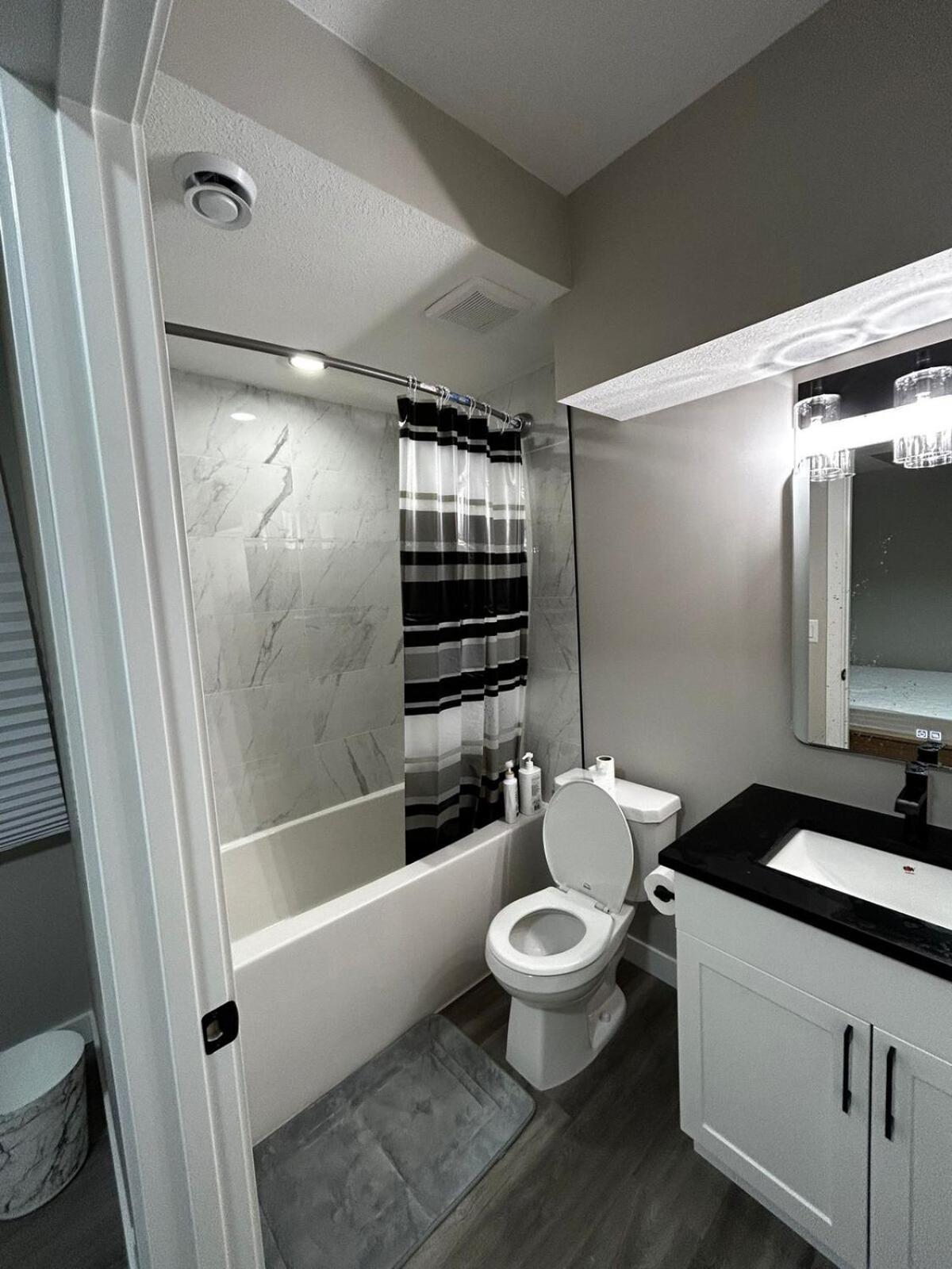 Apartment Entire 2 Ensuite Bedrooms In A Basement