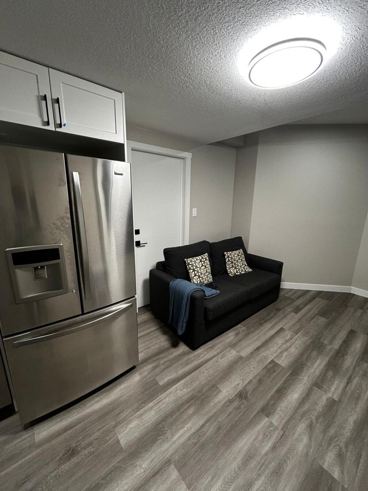 Entire 2 Ensuite Bedrooms In A Basement Apartment Edmonton
