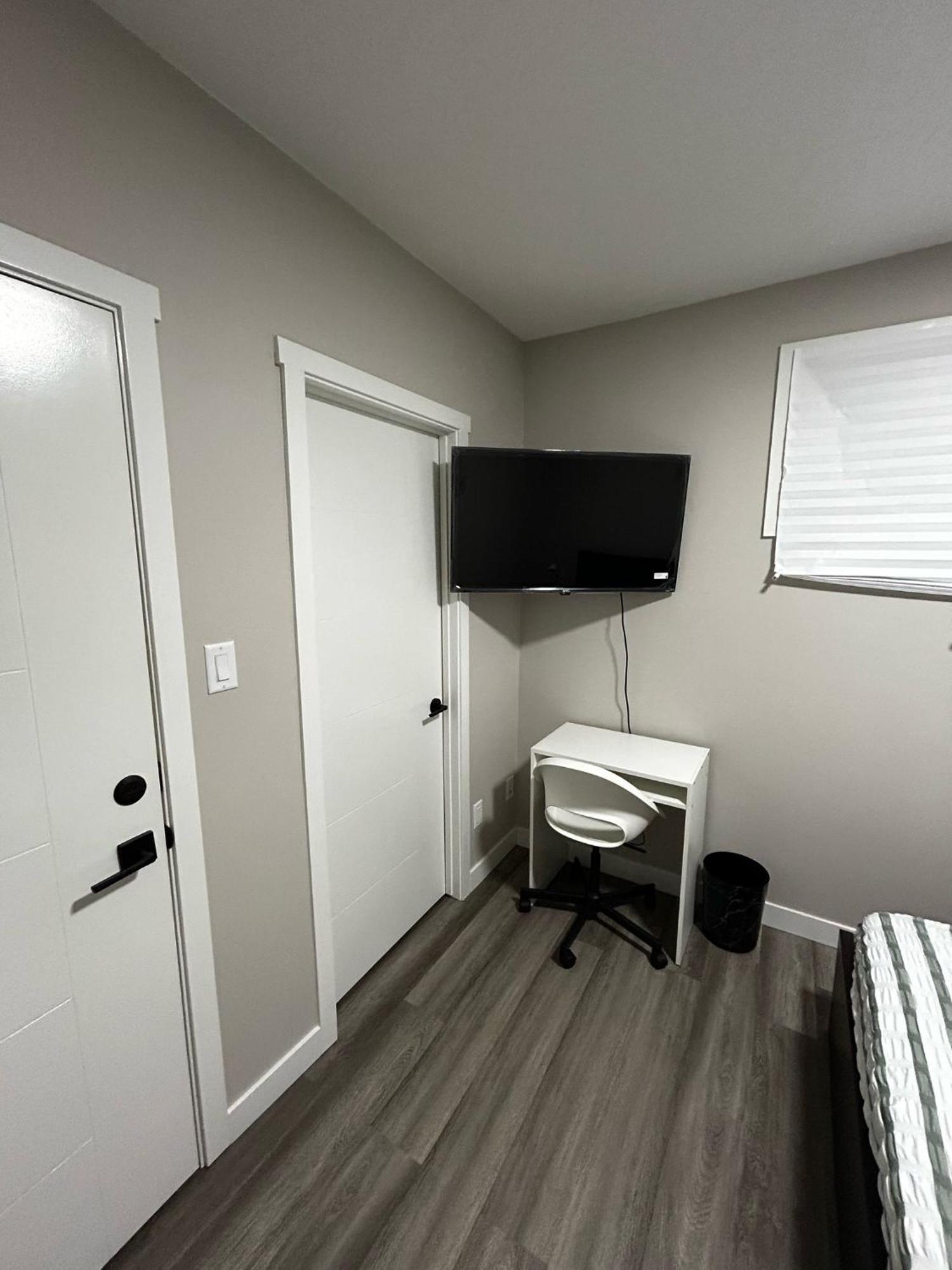 Entire 2 Ensuite Bedrooms In A Basement