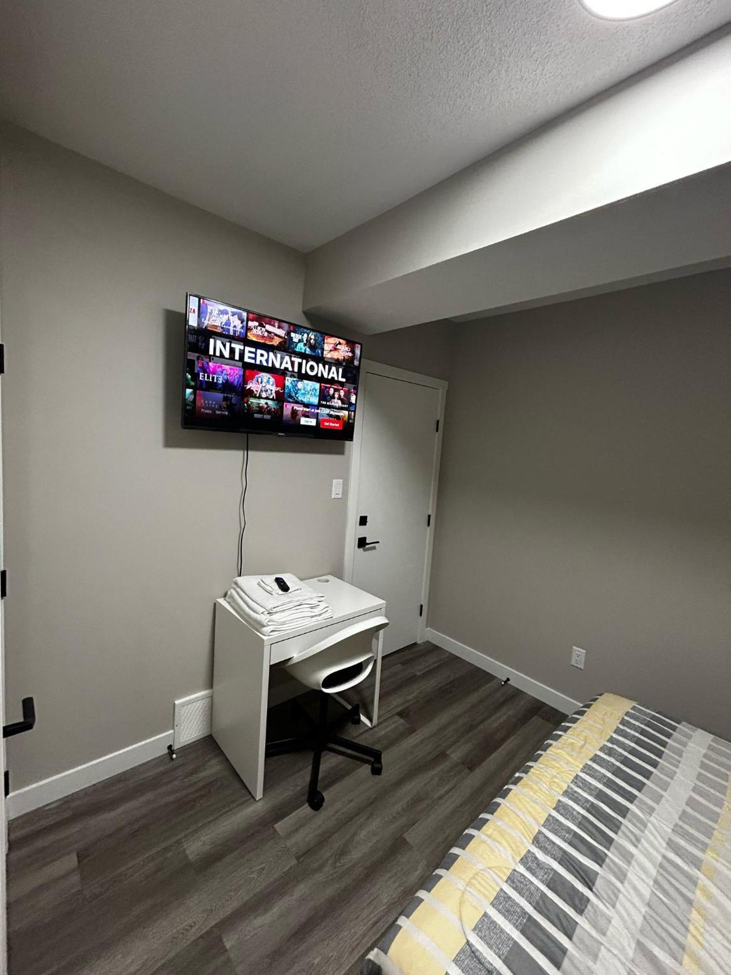 Apartment Entire 2 Ensuite Bedrooms In A Basement *